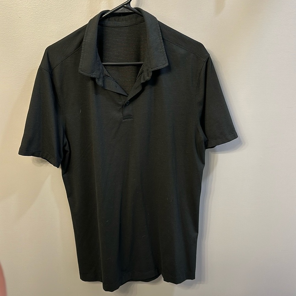 Black men’s lululemon polo shirt